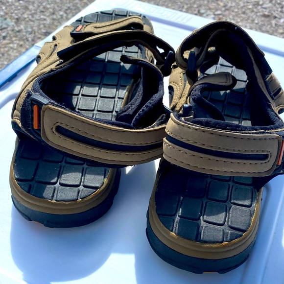 Ozark Trails Mens Velcro Sandals - Picture 4 of 6
